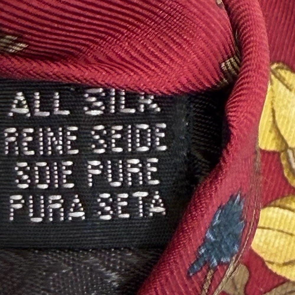 Vintage BURBERRY men's tie crafted from 100% silk designer made in Englund - Picture 5 of 9